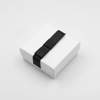 Χάρτινo Κουτι σε Λευκό Χρώμα